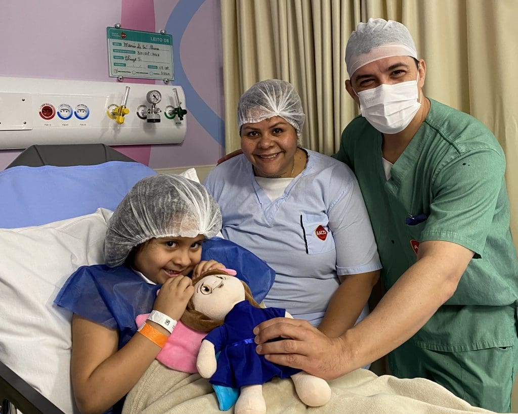 Ação de humanização no Hospital Ortopédico AACD com personalização de brinquedos