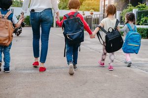 O Hospital Ortopédico AACD mostra como o uso de mochilas pesadas pode trazer riscos à coluna de estudantes