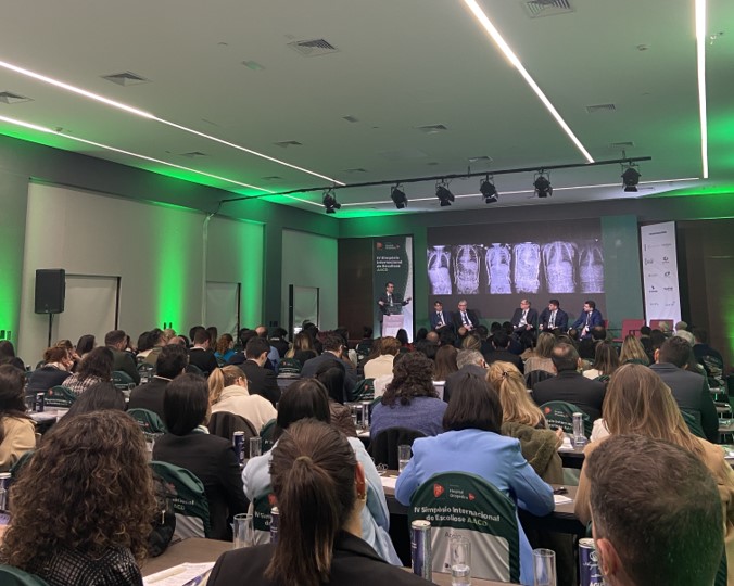 O IV Simpósio Internacional de Escoliose aconteceu no formato presencial e remoto, reunindo cerca de 150 participantes