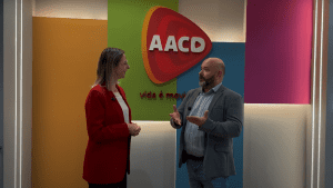 Dr. Sidney Carvalho, apresentador do PodDoutor visita o Hospital Ortopédico AACD, junto da Dra. Renata Menegazzi, diretora médica da Instituição