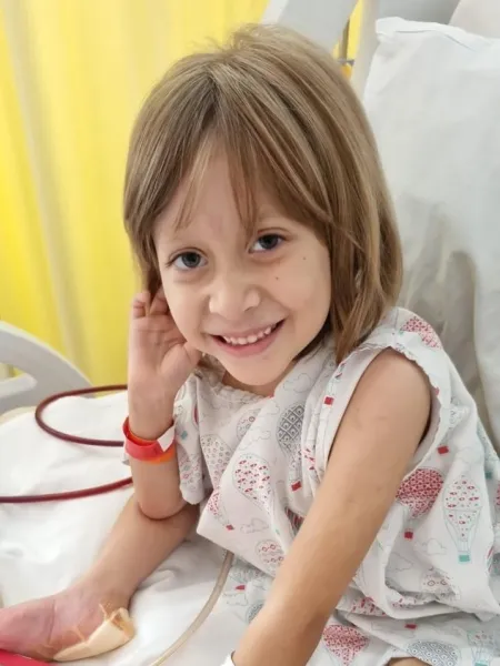 Gabriela ficou 180 dias internada e enfrentou 11 cirurgias por conta de uma mielomeningocele