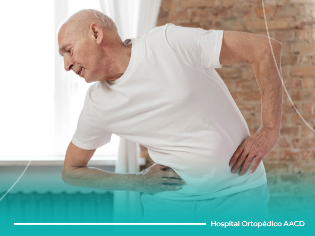 Homem alongando o quadril