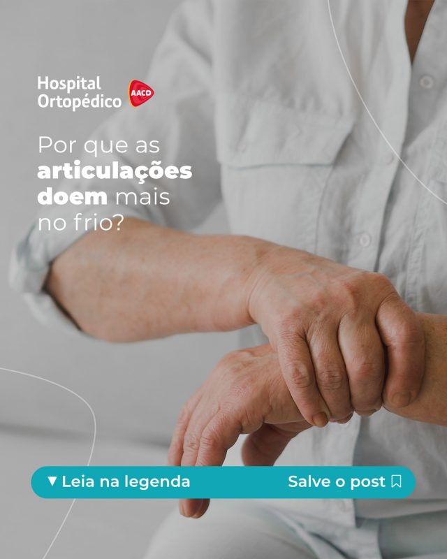 Você já sentiu que as dores articulares aumentam quando a temperatura cai? 🌡️🥶

Não é impressão sua! No frio, o corpo diminui a circulação nas extremidades, os músculos se contraem para reter calor e o líquido que lubrifica as articulações fica mais espesso. Tudo isso gera rigidez e desconforto. 😉

💡Nossa dica: Mantenha as articulações sempre aquecidas com o uso de roupas adequadas, bolsas de água morna ou compressas quentes. O calor relaxa a musculatura e ativa a circulação.

🏥 Se você busca alívio e um cuidado especializado para as suas articulações, conte com os nossos especialistas!

✅ Atendemos particular e convênios.

📲 Consulta com hora marcada. Agende pelo WhatsApp (11) 5576-0777

📍 Avenida Professor Ascendino Reis, 724 – Ibirapuera, São Paulo – SP

RT: Dra. Renata Menegazzi dos Santos (CRM/SP: 113163)
