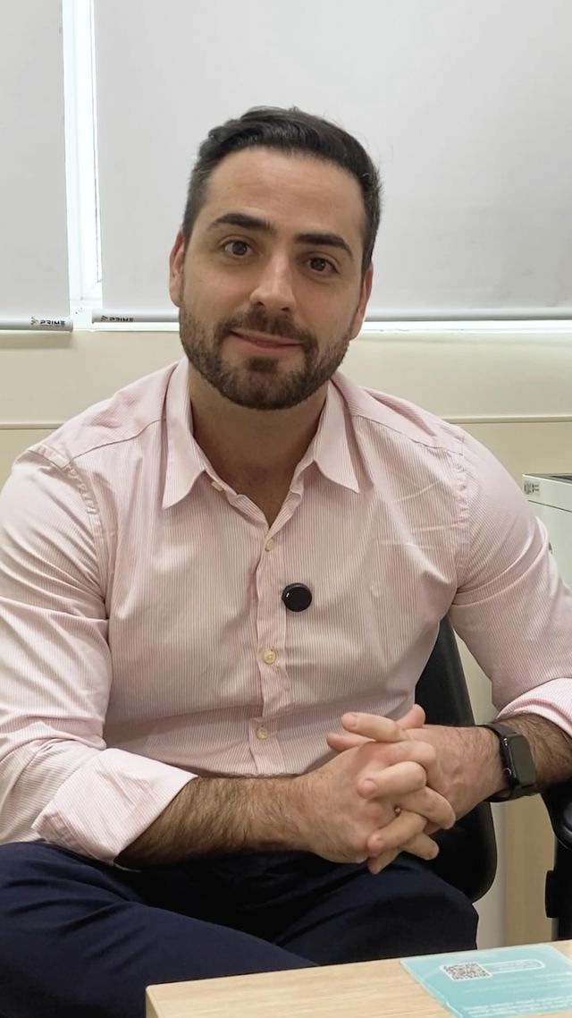 Pentear o cabelo, alcançar uma prateleira alta ou até encontrar uma posição confortável para dormir se tornam grandes desafios para quem sente dor no ombro.​

O ombro é uma das articulações mais complexas e móveis do corpo humano. Por isso, dores nessa região podem ter diferentes origens, desde tendinites e bursites até lesões musculares e articulares.​

O nosso especialista @dr.rafaelcanas reforça: um diagnóstico preciso no início dos sintomas evita complicações e garante o direcionamento do tratamento ideal para cada paciente.​

Seu ombro está incomodando? Nossa equipe ortopédica está pronta para ajudar você!​

✅ Atendimento: Particular e convênios. ​
 ​
📲 Consulta com hora marcada. Agende pelo WhatsApp (11) 5576-0777​
​
📍 Avenida Professor Ascendino Reis, 724 – Ibirapuera, São Paulo – SP ​
​
RT: Dra. Renata Menegazzi dos Santos (CRM/SP: 113163)​
